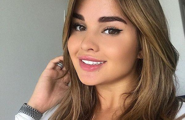 Російська Кардашьян поманила фанатів силіконовими грудьми: оце персики