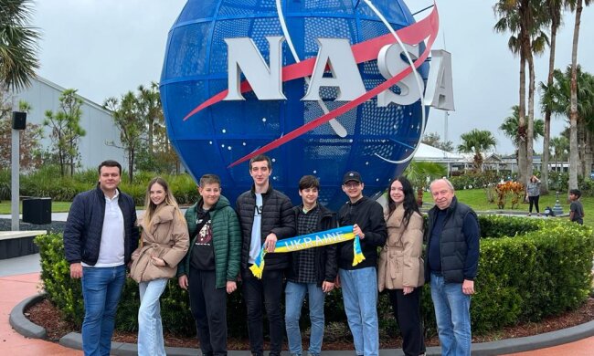 Проекты украинских детей из Малой академии наук отправились в космос на ракете Илона Маска