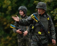 Дресирують по повній! Наші захисники змусили окупантів вчити український гімн 