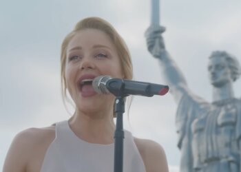 Тина Кароль, кадр из клипа на песню "One Nation Under Love"