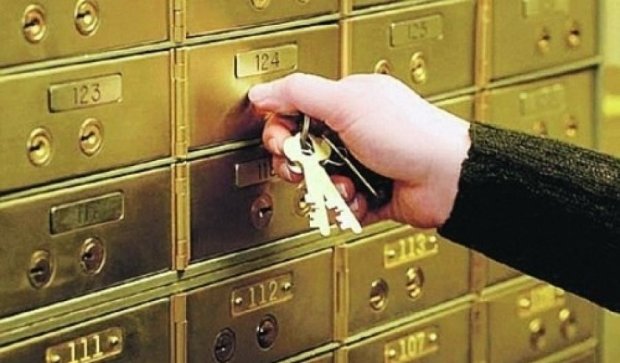 Офшорний скандал змусив українців ховати гроші в банківських скриньках