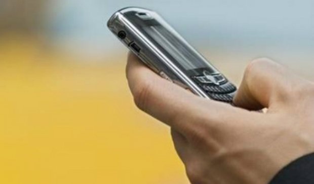 Новий вид шахрайства: чоловік виманював «небезпечні» телефони