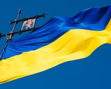 Кримські активісти підняли український прапор над мечеттю