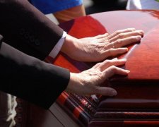 Небіжчик вчинив переполох на власному похороні