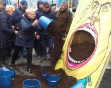 "Профспілковий наступ": Гройсман звільнив Цвяха – перша вимога профспілок щодо земельних питань виконана