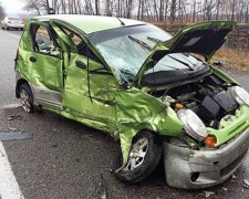 У страшній аварії «лоб в лоб» під Харковом постраждали шестеро людей (фото)