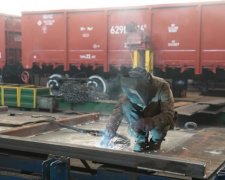 Укрзалізниця вирішила допомогти екс-регіоналу підзаробити