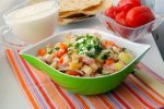 Сытный мясной салат с сухариками: рецепт на все случаи жизни
