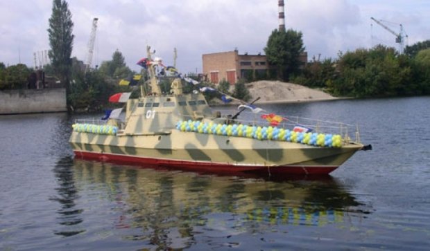 На воду спустили бронекатер «Гюрза-М» для военных моряков