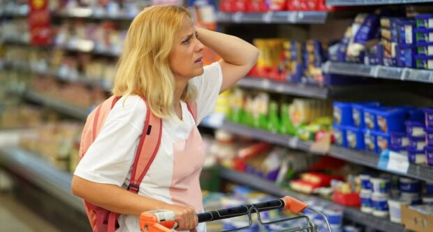 Женщина в супермаркете