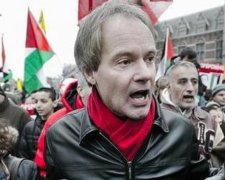 У Нідерландах переодягнені "українці" протестують проти асоціації