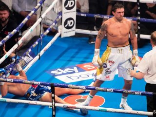 Олександр Усик нокаутував Тоні Беллью і захистив свої пояси