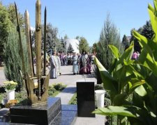 Вандалы повредили памятник героям АТО на Полтавщине