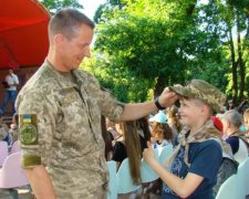 Воспитание по уставу: маленьких украинцев будут тренировать ВСУ