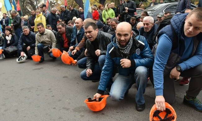 Гірняки держшахт почали мітингувати в Києві