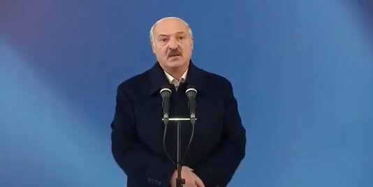 Лукашенко не хоче знову вставати на коліна перед Путіним