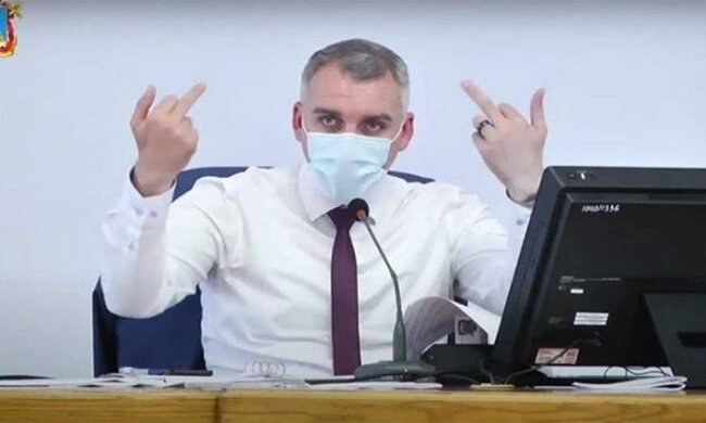 Мэр Николаева показывал в прямом эфире неприличные жесты  — сурдопереводчик не нужен