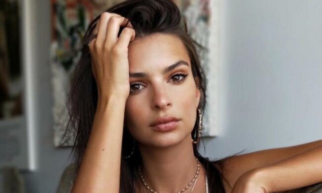 Епатажна Ратаковськи підмочила репутацію під час прогулянки: фото