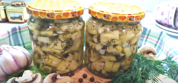 На смак, як гриби: рецепт смачної закуски із кабачків на зиму