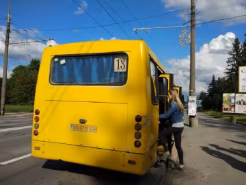 В Одесі спалахнула маршрутка, люди вистрибували на ходу: скандальні кадри "крематорію" на колесах
