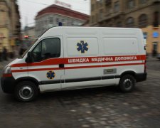 У Києві копи виявили непритомну дівчину: українців благають впізнати