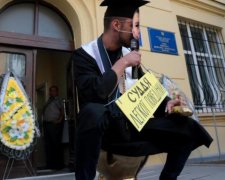 Одиозные украинские судьи отбеливают репутацию странным способом