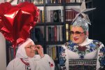 Верка Сердючка и мама. Фото: скриншот Youtube