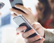 Регулярна перевірка мобільного телефону руйнує людський організм