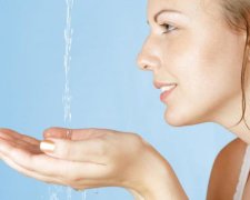 Медики розповіли, в яких випадках не можна пити воду