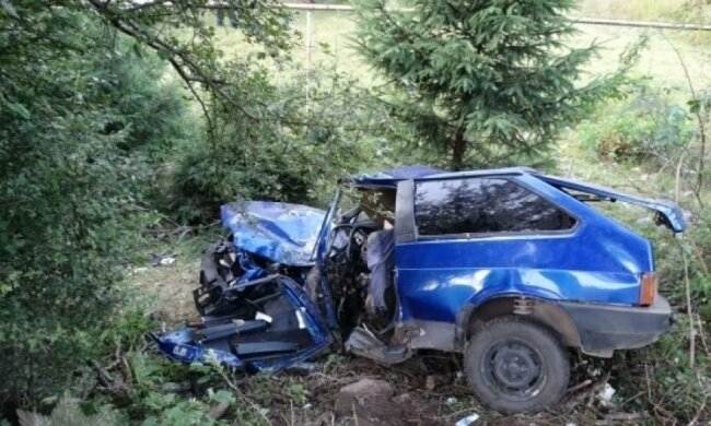 Жахлива аварія на Закарпатті: загинув пасажир