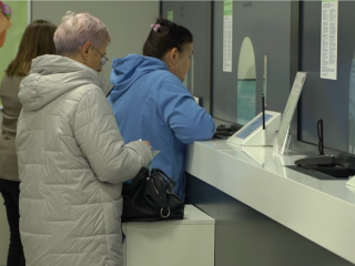 Українці в банку. Фото: скрін youtube