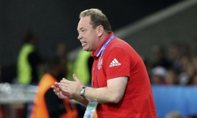 С футбольной сборной России справится даже женщина