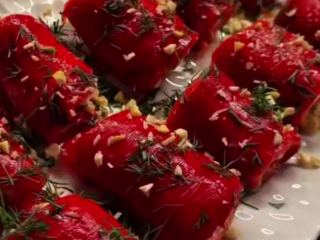 Рулетики з перцю з сирною начинкою, кадр з відео