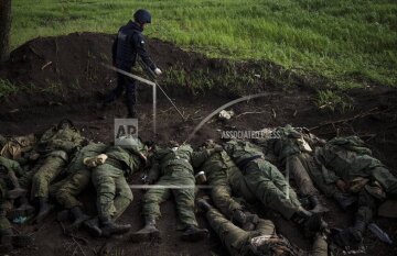 Загиблі окупанти. Фото: Associated Press