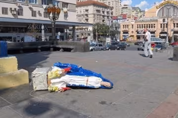 В Киеве Богородица свалилась с места памятника Ленину