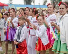 Лагодили всім селом: як українці на відстані рятують воїнів АТО