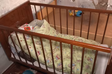 Скрін, відео YouTube дитяче ліжечко