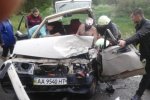 Моторошна ДТП під Києвом: водія вирізали з авто
