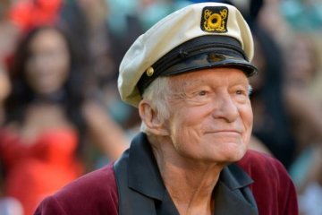 Полуобнаженная модель Playboy приняла душ вместе с авто: горячие фото
