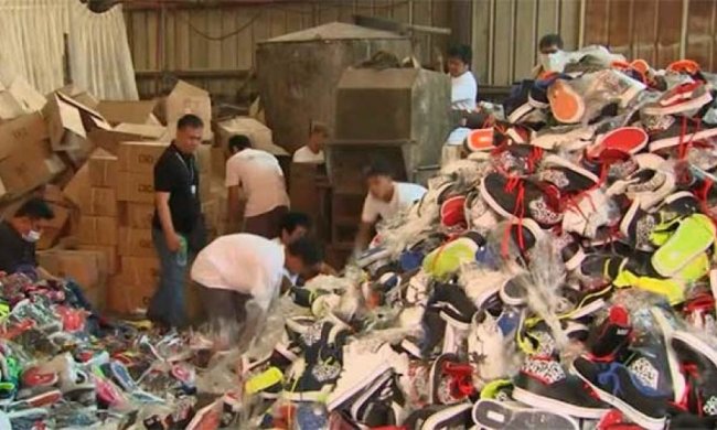 В столице изъяли "гуманитарную" обувь на 20 млн грн