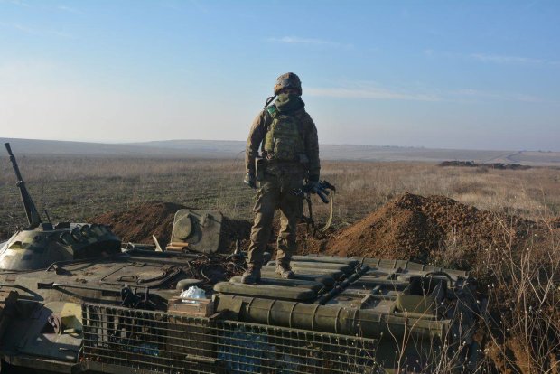 Взбесившиеся боевики бомбят с утроенной силой: Донбасс пропитан кровью украинских героев