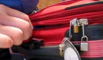 Легким движением руки: как воры вскрывают чемоданы (видео)