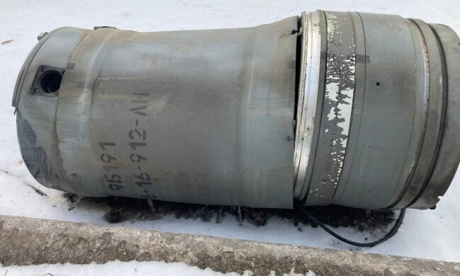 фрагменти 300мм ракет системи залпового вогню "Смерч"