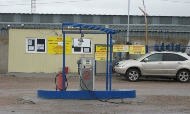 Налоговики изъяли в Мариуполе некачественного топлива на 1,4 млн грн