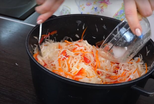 Салат из овощей на зиму, фото: кадр из видео