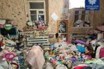 Сміття в будинку / фото : Патрульна поліція