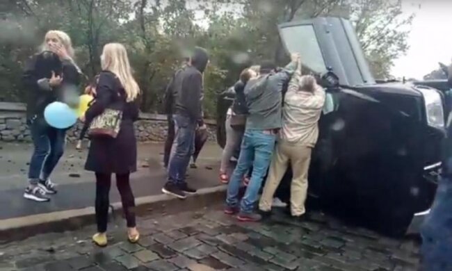 Дві молоді киянки вчинили жахливу ДТП: відео