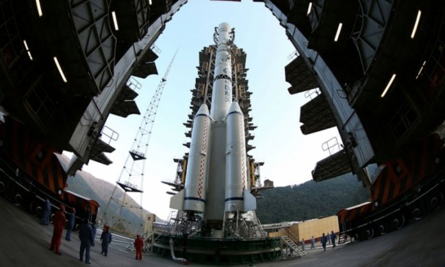 Китай похвастался успешной стыковкой корабля в открытом космосе