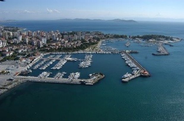  Кабмін закрив для іноземних суден п'ять портів Криму