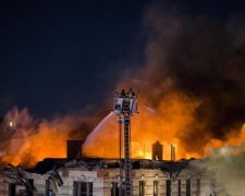Нью-Йорк у вогні: найбільша за всю історію пожежа нищить місто